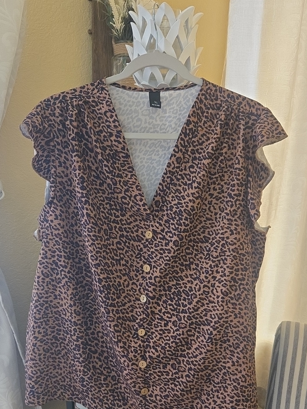 Leopard Print Button-Front V-Neck Top in Brown and Black Xl